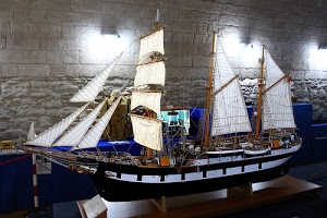 vele, modellino, luci, veliero, alberi, muro, barca, nave, museo, modellismo, bianco, vela, esposizione, triangoli, nero, modello, scafo, legno, prua