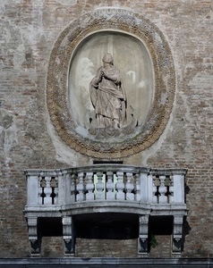balcone, statua, muro, nicchia, ovale, colonne, mattoni, cornice