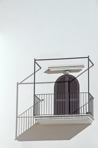 ringhiera, balcone, porta, ombra, persiane, bianco, muro, ferro, arco, ombre, minimalismo, terrazzo, luce, lampada, finestra, bianconero
