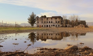 riflesso, acqua, rudere, casa, pozzanghera, cielo, nuvole, campagna, albero, cascina, pianta
