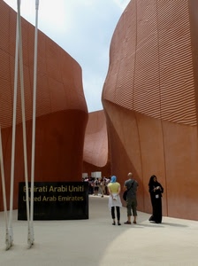 expo, padiglione, persone, emirati, arabi, milano, passanti, marrone