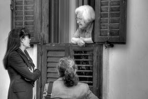 finestra, donne, tre, persiane, bianconero, persone, chiacchiere