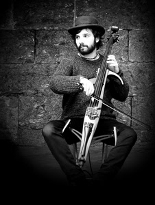 musicista, musica, cappello, bianconero, archetto, barba, suonare, suonatore, strumento, artista
