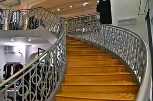 ringhiera, gradini, scala, legno, scale, ferro, corrimano, abiti, luci, cerchi, curva, giallo, palazzo, scalini