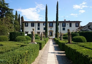 villa, statue, alberi, nuvole, finestre, viale, verde, giardino, cielo, cipressi, siepi, casa, ombre, siepe, palazzo, ombra, azzurro, piante